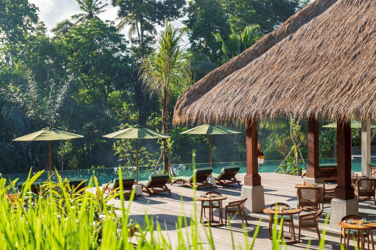 Hotel Adiwana Suweta Ubud Esterno foto The swimming pool at the hotel