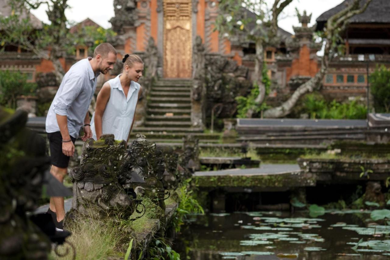 Hotel Adiwana Suweta Ubud Esterno foto Visitors at the Pura Ulun Danu Batur