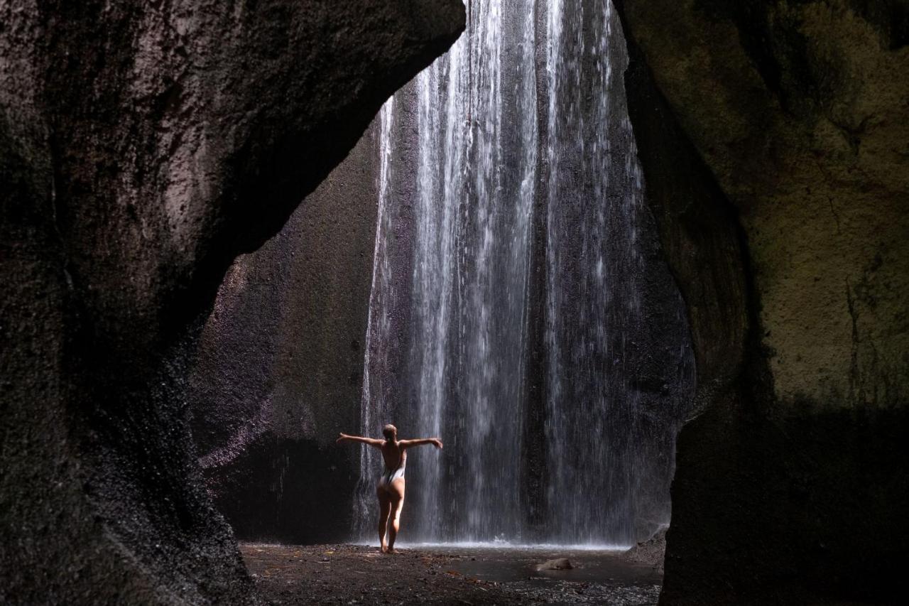 Hotel Adiwana Suweta Ubud Esterno foto The film's iconic shower scene