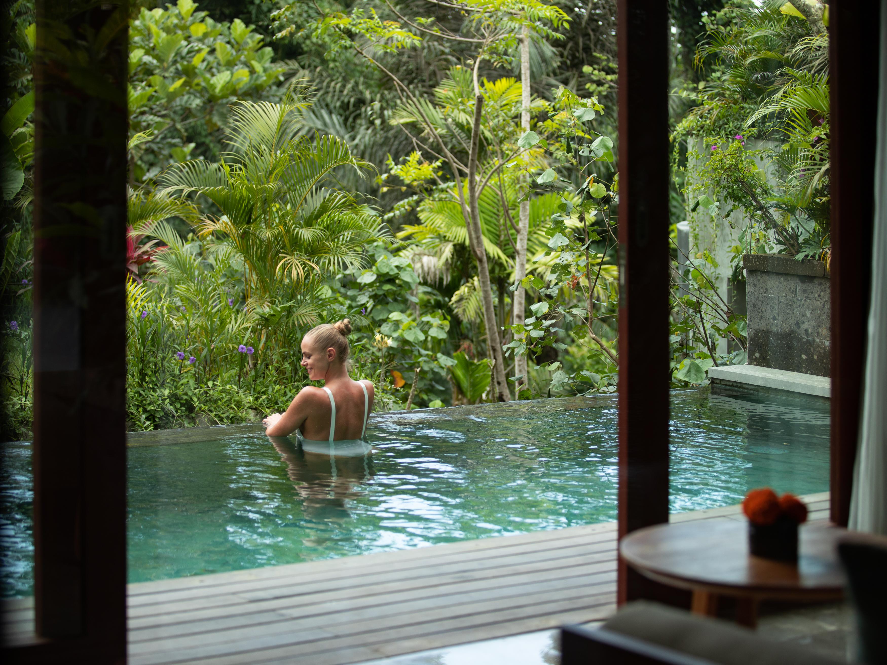 Hotel Adiwana Suweta Ubud Esterno foto A pool at the resort