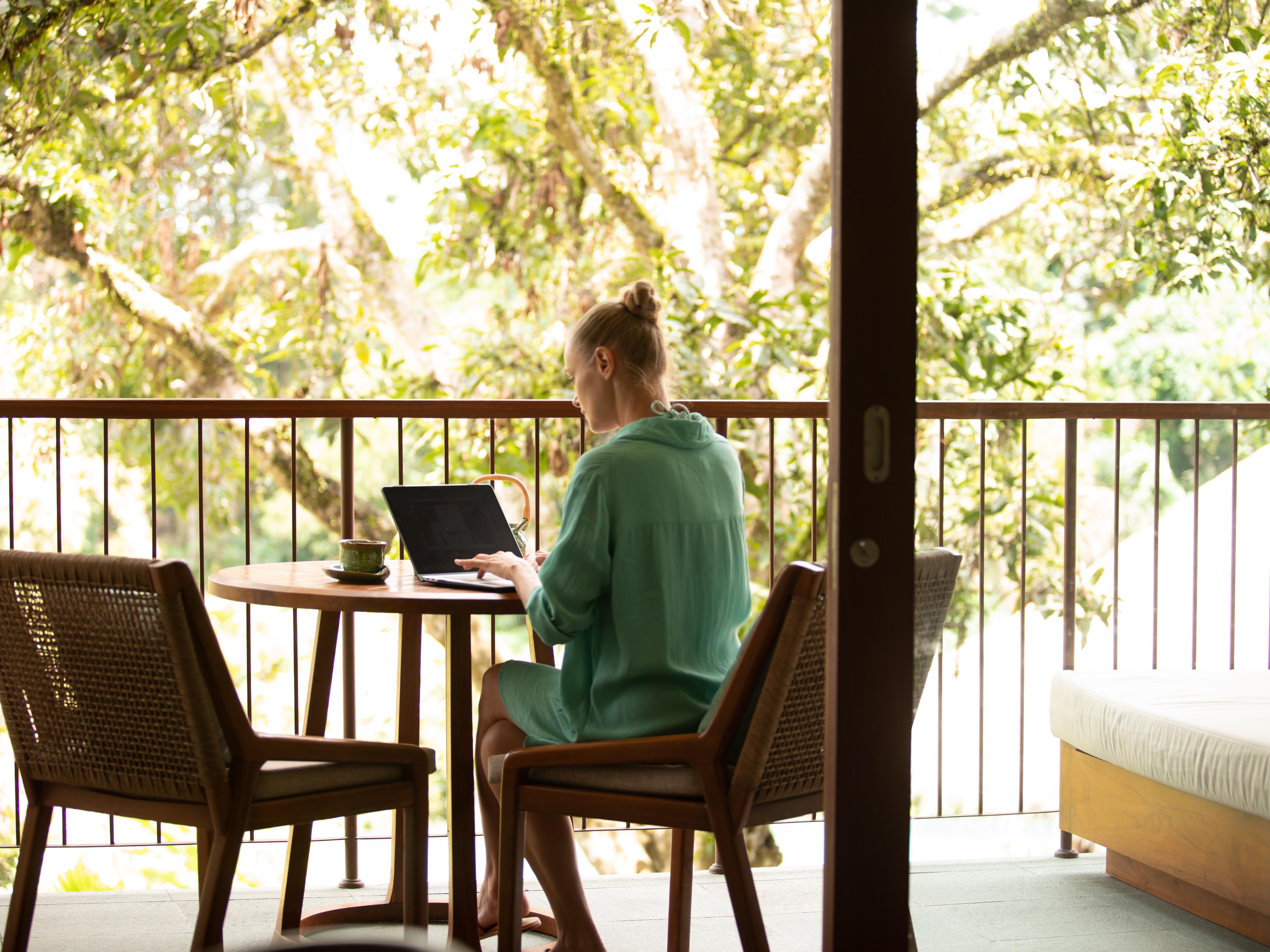 Hotel Adiwana Suweta Ubud Esterno foto A woman working from home