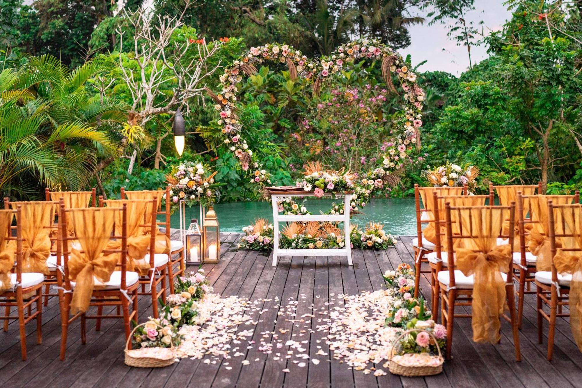Hotel Adiwana Suweta Ubud Esterno foto Wedding venue